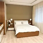 Luxury 1 *